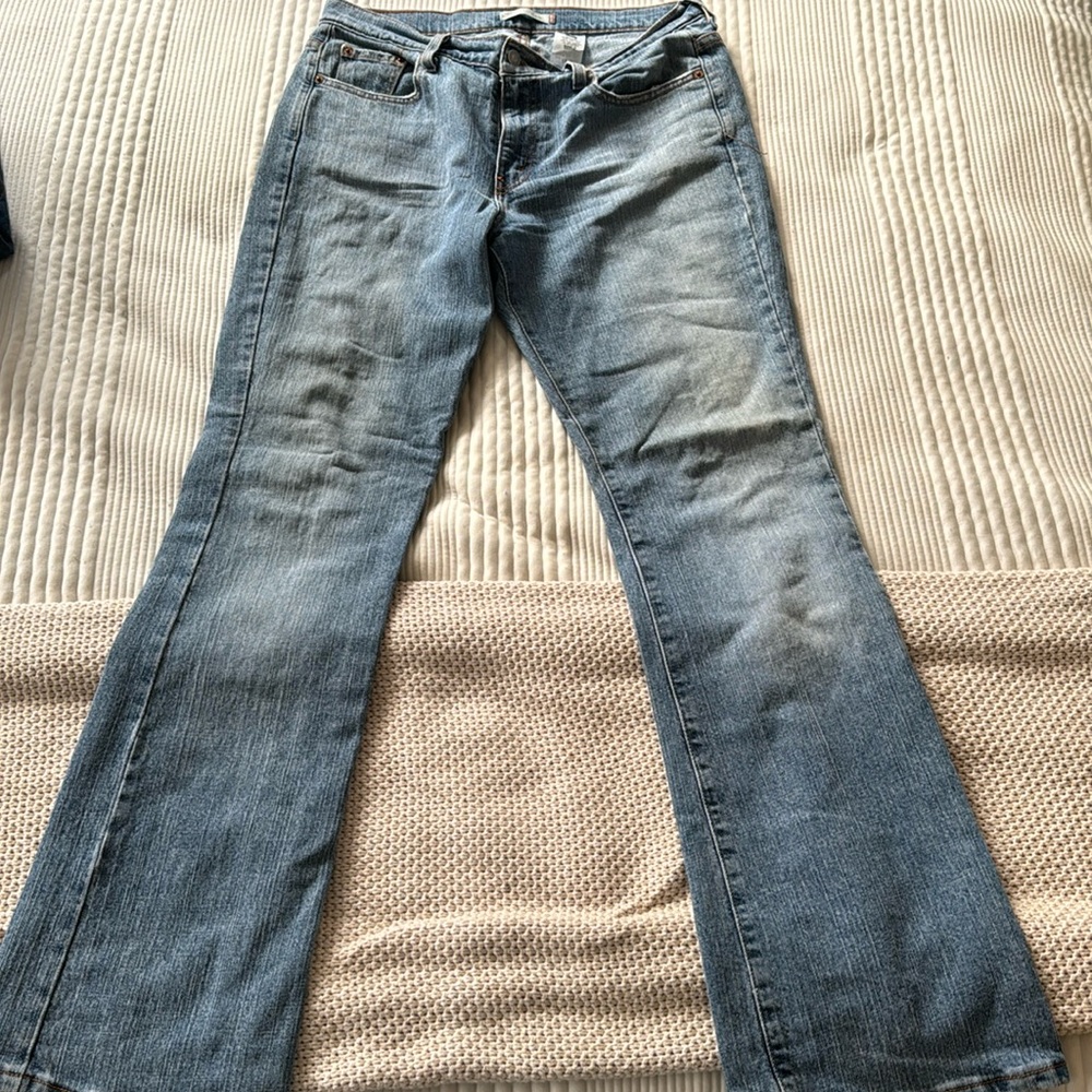 Levi’s 515 Bootcut women’s Jean in blue wash size 10M